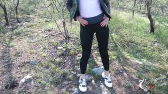 Passer offered to suck dick into the park with cummed
