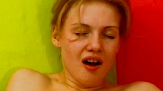 "Hot MILF Uses Vibrating Dildo to Satisfyingly Orgasm on Her Bed"
