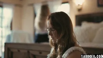 Lena decides that her ex-wife Siri will be impregnated by