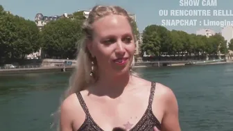 Marie 30 ans vient avec sa copine