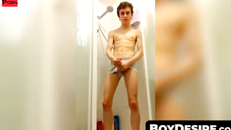 Twinks Shower Wet Fun with Hot Guy Harry Alexander" or "Harry_Alexander\_Shows\_Off