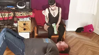 Slender gothic dominatrix feeding her sub mouth to mouth pt1