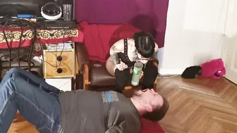 Skinny gothic dom feeding her sub mouth to mouth pt2