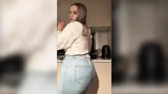 JIAAT - AUSTRALIAN PAWG HUGE JUICY BUTT pt one