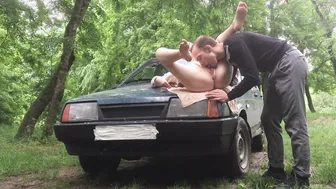 куни на капоте авто сквирт в кусты