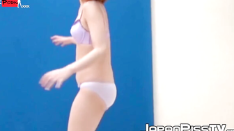 Hot Babe With Perfect Body Faces Pee Challenge