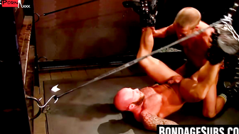 Dominatrix Controls Submissive Guy in Face Fucking Session