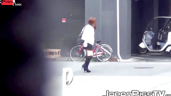 Asian Cuties - Peeking Perverts Watch Girls Pee