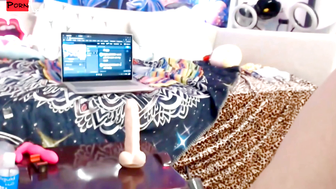 Hot MILF Uses Vibrating Dildo to Climax in Her Own Way