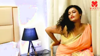 Suchi Tub solo finger fuck