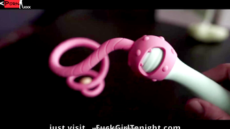 Monster Vagina Unleashed - Hot MILF Shows Off Her Huge Pussy Lips & G-Spot Massage