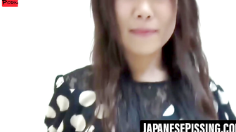 Japanese chick squats and pisses in voyeur cams full view