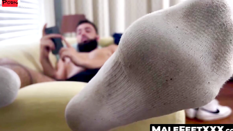 Massive guy Maui lounges showing his sleek fifteen inch feet