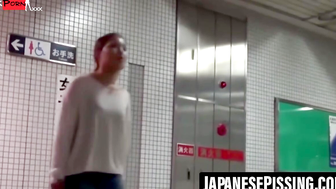 Peeing gals caught by a spy camera for your fetish desire