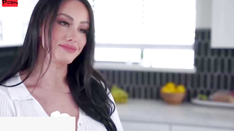 ＂All breasts are wonderful and special＂ Jennifer White tells Stepson 22
