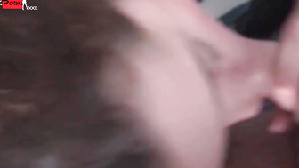 une beurette ado me suce dans sa salle de bain pendant que son mec dort blowjob