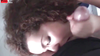 une beurette ado me suce dans sa salle de bain pendant que son mec dort blowjob