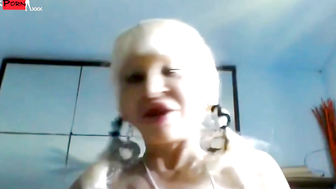 Manya E La Sua Carrettata Di Cetrioli In Culo anal