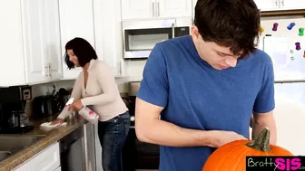 Brother Fucks Vulgar StepSister Right Next To Cougar