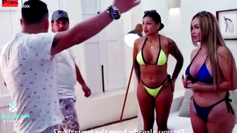 Colombian lesbian sluts fuck in Jacuzzi 36