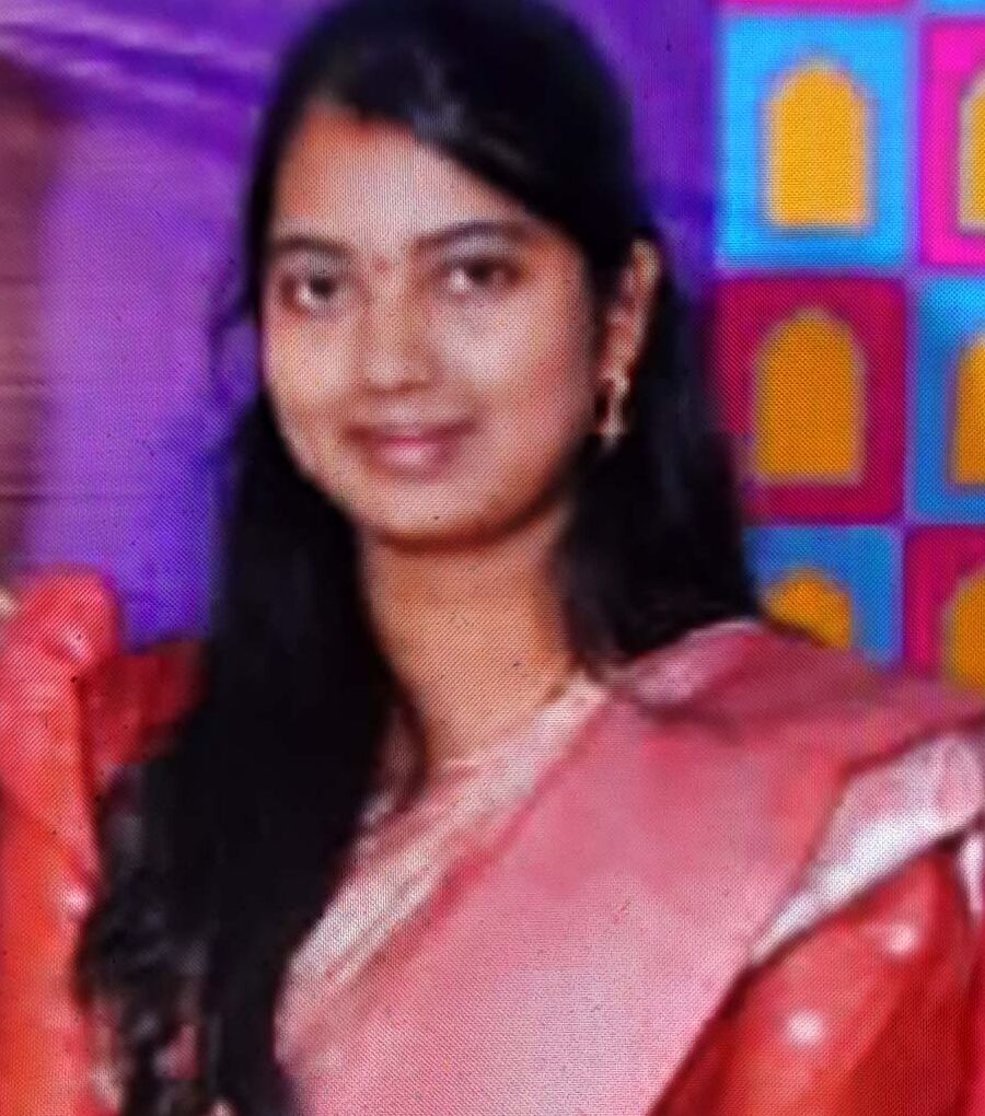 Laxmi well shaped huge buttocks