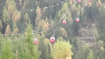 Outdoor insane Pounded inside the middle of the cable vehicle.