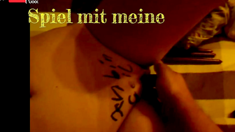 Hasi geil mit Kerzen in der Votze