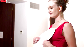 Honor Gets A Surprise Roomie - Hot MILF Shower Scene