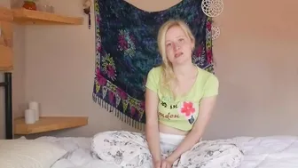 Anna Mai ride herself to the climax