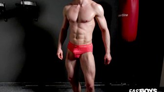 Muscle-Bound Euro Guy Showcases His Hot Physique And Massive Load