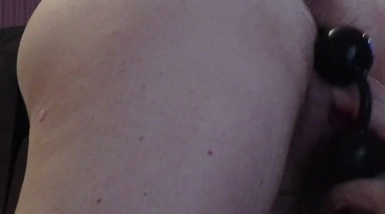 71 year mature old lady. Gigantic anal beads play. 4kPorn.XXX