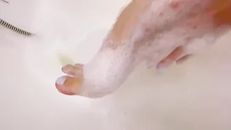 Strong Orgasm porn video – Soak WC strong orgasm masturbation.