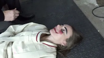 Make-up and fisting into the straitjacket