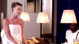 Honour gets an unexpected roommate she can't resist 4