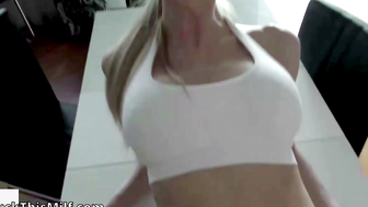 Sporty Babe With Silicon Boobs Gives A Realistic Sex Performance