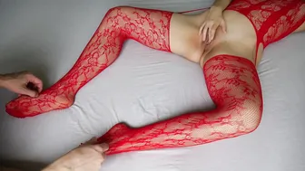 Hottest cougar Masturbates when I Tickle her Soles and Strokes her Foot