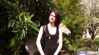 Carla porn video – Carla teens ans et en manque se fait prendre au travail 