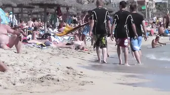 Am Strand dicke Titten gefilmt Skandal