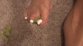 Hot Fit Bae Eats with her Shapely Toes