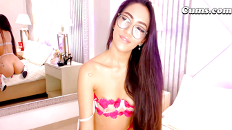 Hot Babe Teases With Sensual Blowjob Play
