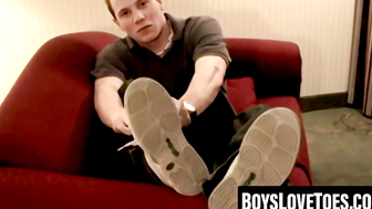 Tommy's Intense Toe-Curling Masturbation