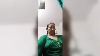 Pakistani Beauty aunty .