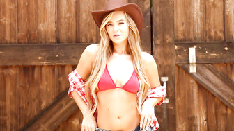 All natural big tits blonde teen Blake Blossom passion posing in the barn