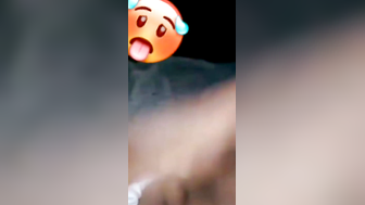Novinha de 18 Anos Vazada na Siririca Gozando