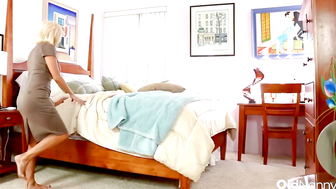 Blonde MILF Stepmom Experiments With Stepdaughter