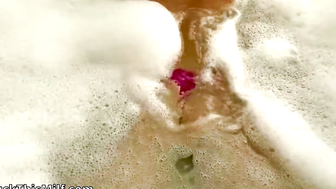 Blonde MILF Sucks Fat Cock in Bubble Bath with Thick Booty