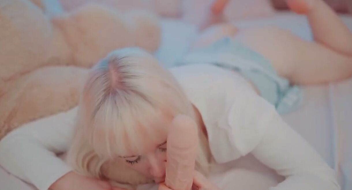 Jolie Lyon Birthday Blowjob Sucks Cock on Bed