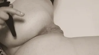 Turned On bimbos Plugs her Booty