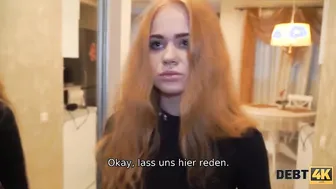 DEBT4k. Schuldeneintreiber findet die Kellnerin und fickt enge rasierte Muschi