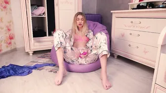 women into pajamas masturbates